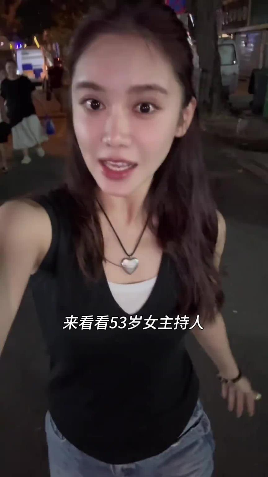 美娜：看看53岁女主持人下班后的快乐有多么简单