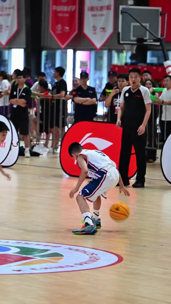 小学版辽粤大战，这不小小赵继伟吗？