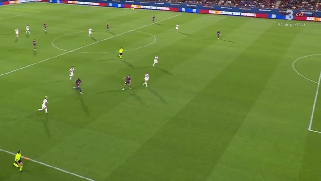 拉什福德奔袭禁区传中助攻，拉菲尼亚推射破门！巴萨3-0科莫！