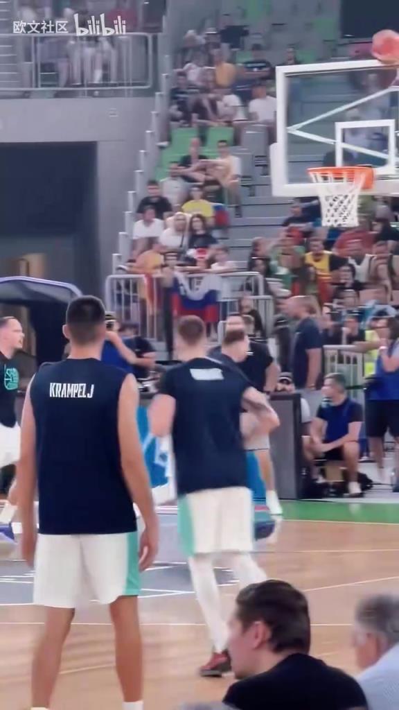 这就是特训的成果吗？东契奇赛前训练上演单臂暴扣！