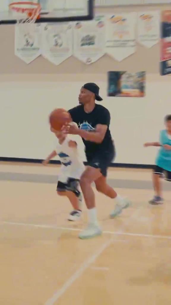 少爷加入小孩训练营，能有大威少当教练是不是很幸福？