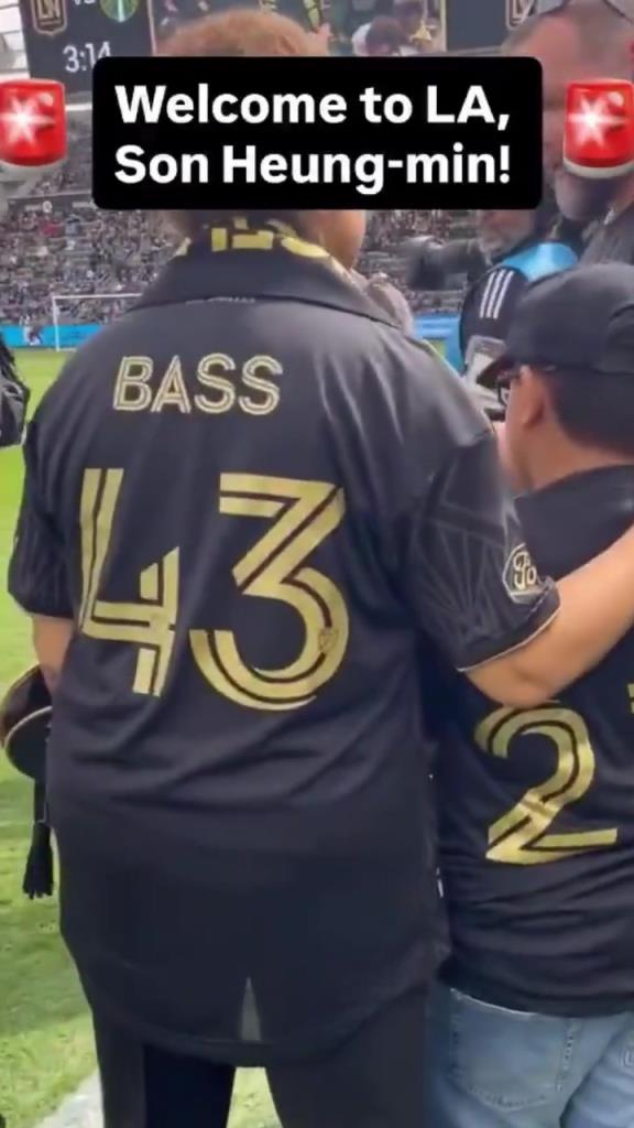 牌面拉满了！洛杉矶市长凯伦巴斯欢迎孙兴慜的到来！