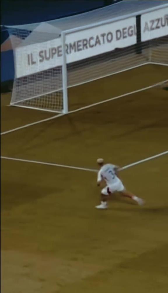 没有人会不喜欢这样的左后卫！迪马尔科踢球总是赏心悦目！