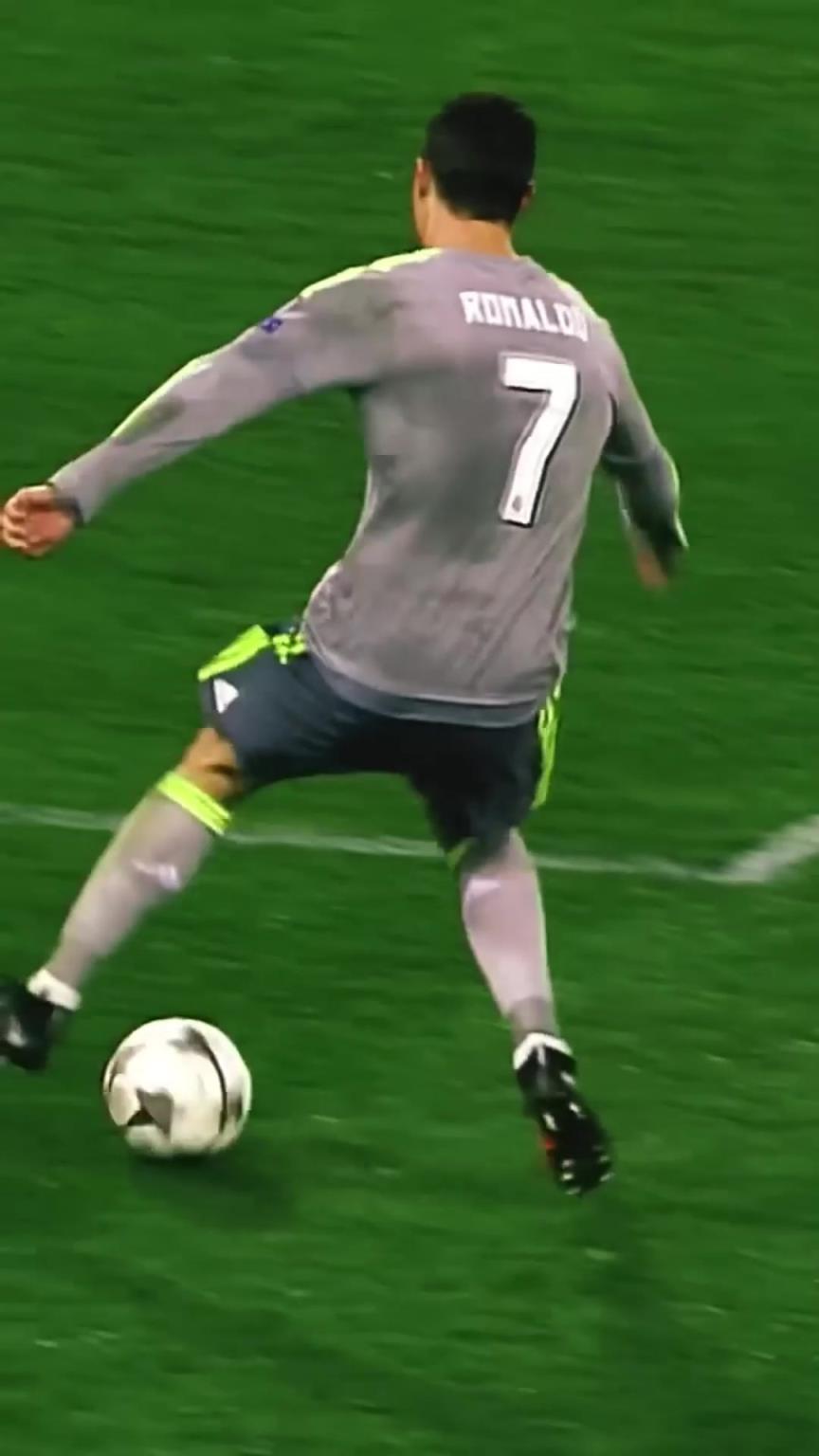 绝妙进球！C罗脚后跟内切完成世界波破门！