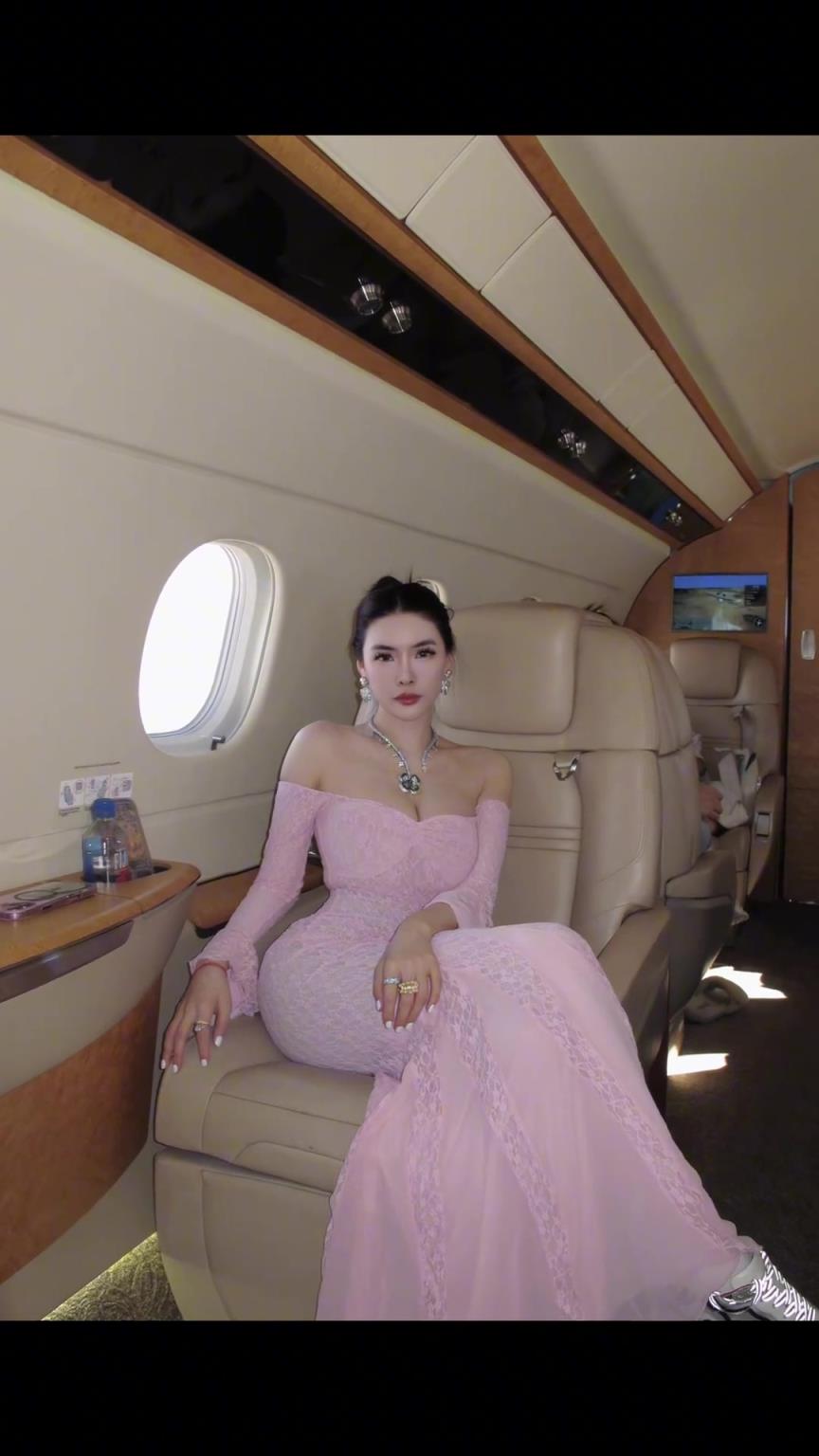 不是姐妹吗？和巴特勒逛赌城的华人美女：和女儿第二次参加全明星