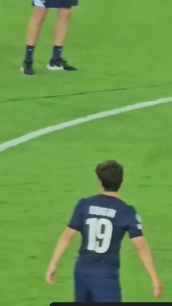 欧超杯赛后花絮：李刚仁和热刺球员以及教练致意