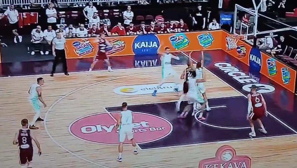 减肥后移动真的快了！东契奇协防后秀单防能力，轻松封盖对手投篮