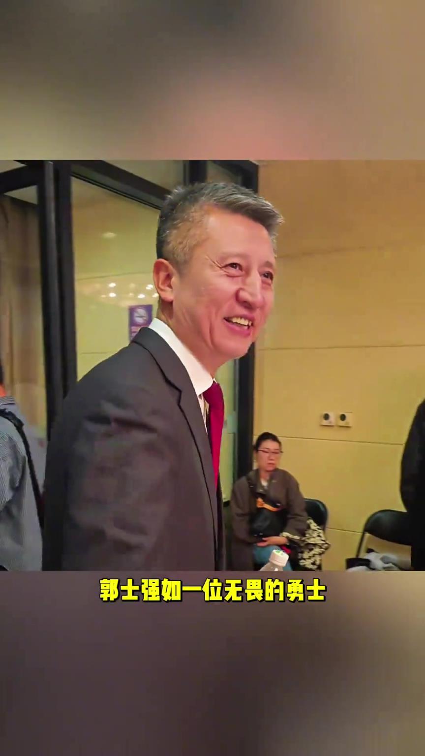 男篮低谷郭士强挑大梁！从“青丝”到“白发”只为篮球梦！