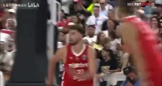 这还是你吗？申京丝滑转身后直杀篮下残暴扣篮！