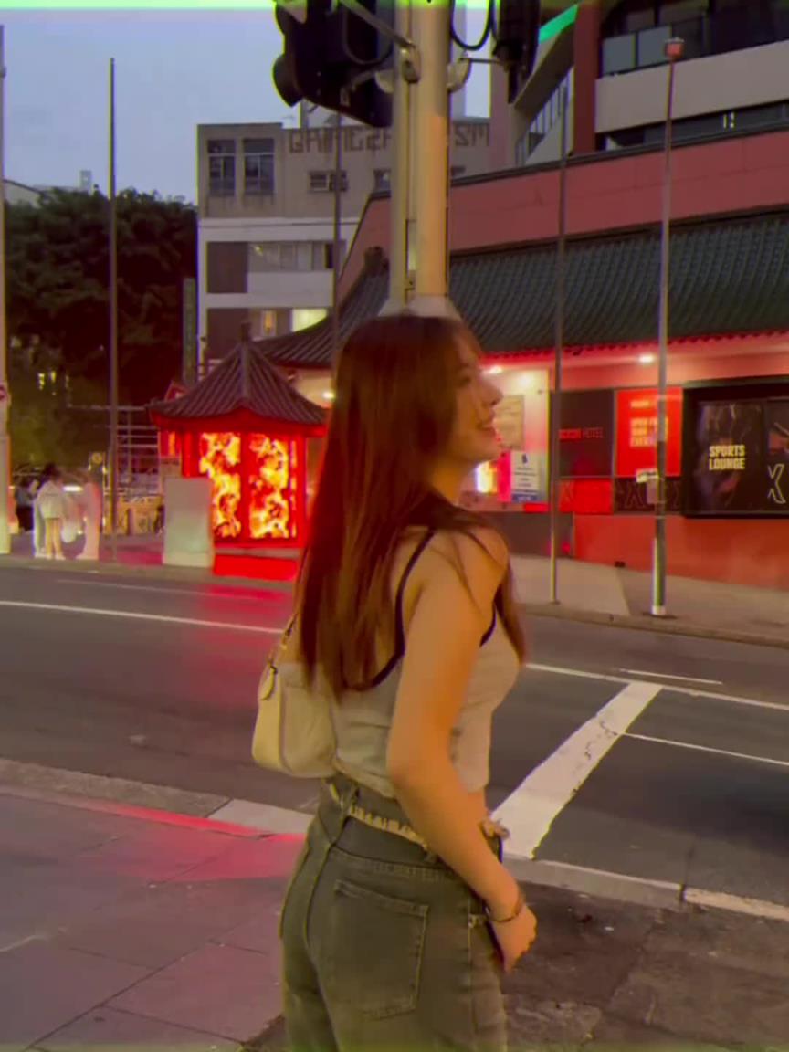 高诗岩场上凶狠如贝弗利 妻子则是温柔甜美呐