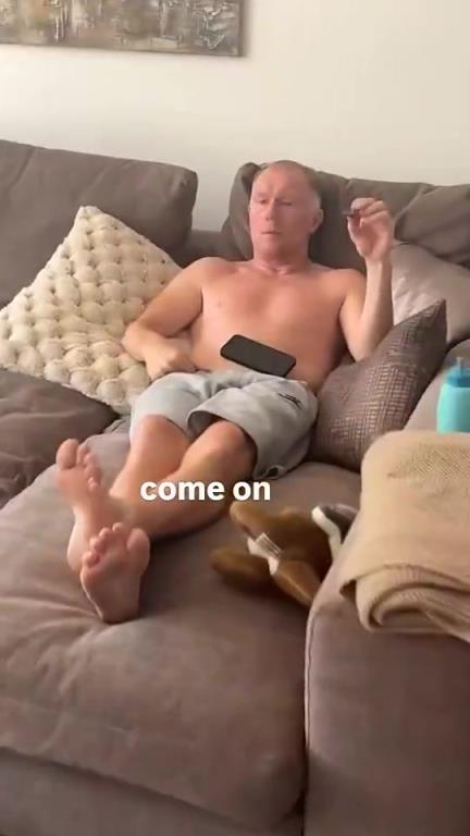 逆天！斯科尔斯女儿穿着阿森纳球衣在老头面前晃，斯科尔斯气死