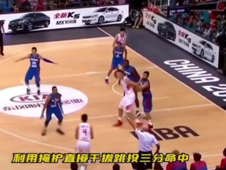 十年前这支男篮夺亚洲杯冠军，场上的拼劲十足！