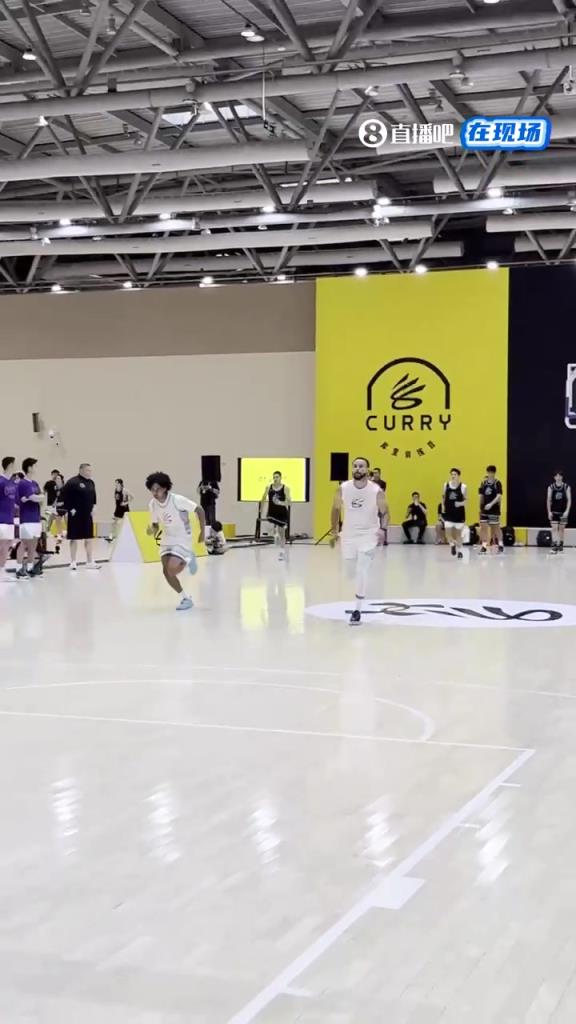 中国篮球目前最有天赋的后卫了吧？朱正出现在库里中国行训练营中