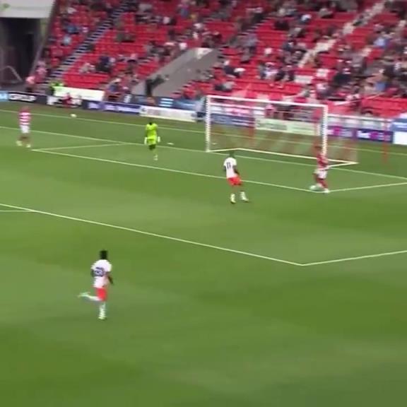 球场上的脑溢血时刻！咱就是说，不行就开大脚吧！