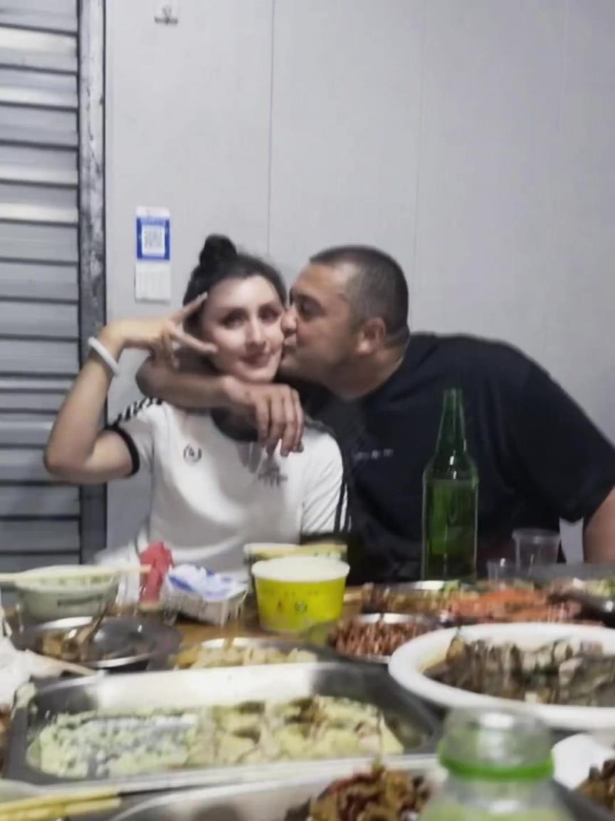 这是又和好了？西热力江妻子晒西热亲吻自己画面：以后多包容