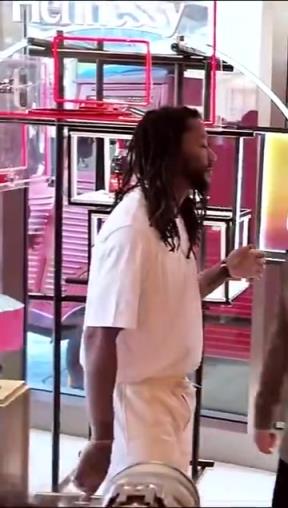 罗斯寄语杨瀚森：来NBA前两年 要适应节奏 找到自己打球方式