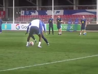 早日康复！新一代悲情英雄？麦迪逊此前训练展现的精湛控球！