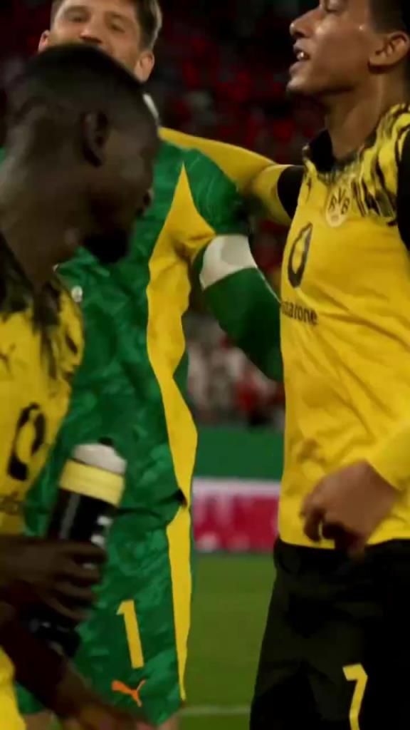 有惊无险！德国杯多特险胜红白埃森赛后庆祝环节！