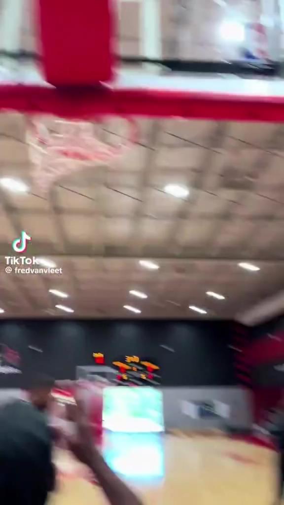 火箭新赛季可期！范乔丹和小贾巴里已经热火朝天练起来了