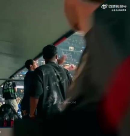 比赛结束后，贝林厄姆和恩德里克球员通道祝贺球队取得胜利！