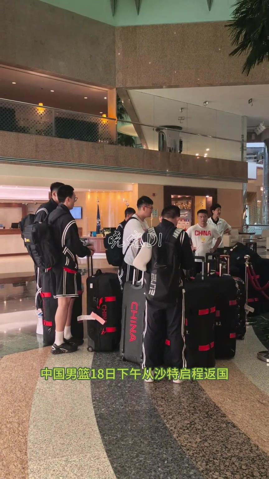 中国男篮已回国 抵达海口后就地放假 教练组将复盘亚洲杯