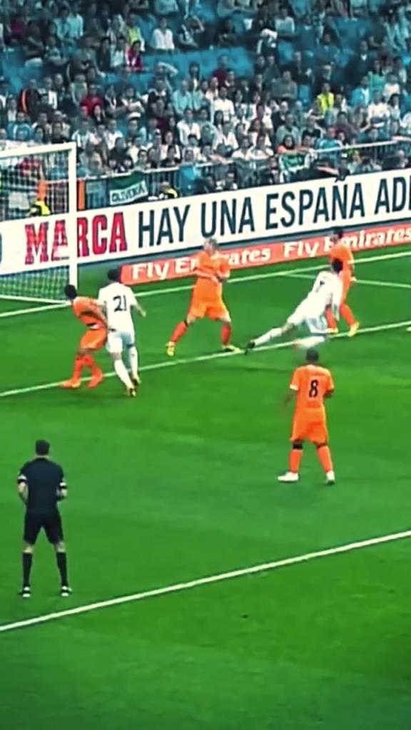 厉害了！C罗射门向后踢破门！这球也太神奇了！