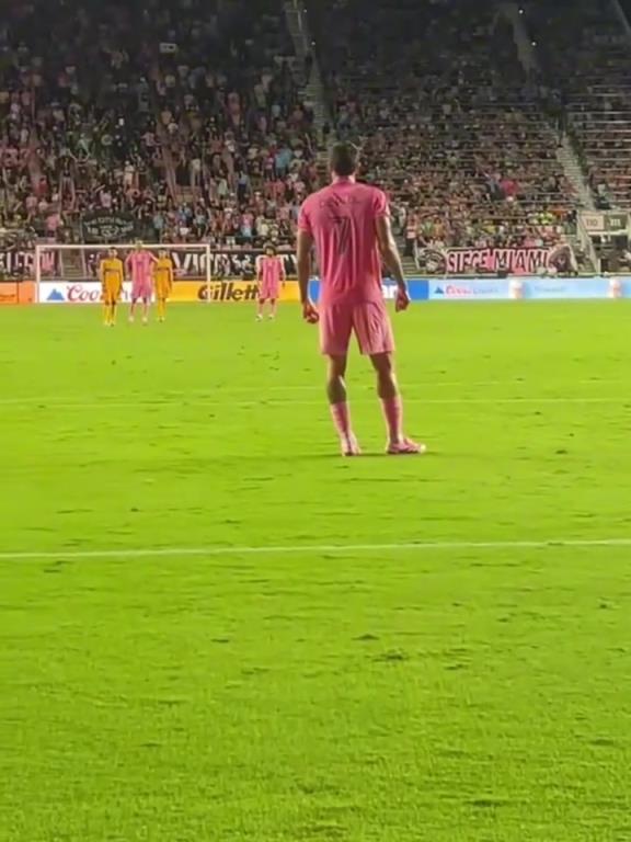 这拼抢力度简直是顶级牛马德保罗！但怎么看起来不太聪明的样子