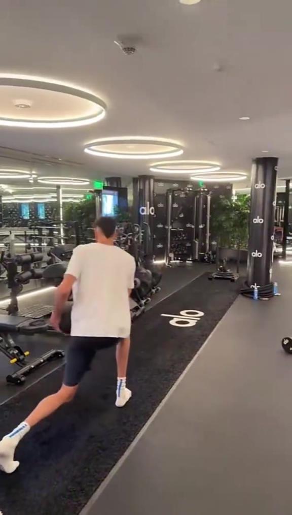 这腿是真细啊！依旧是切特训练的一天！