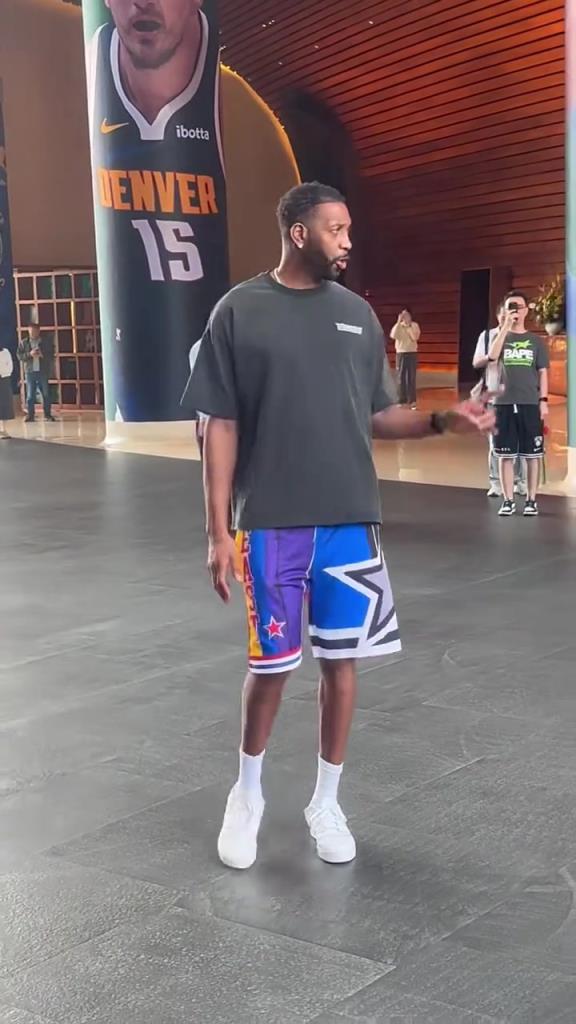 麦迪瘦了很多啊，有年轻时那感觉了