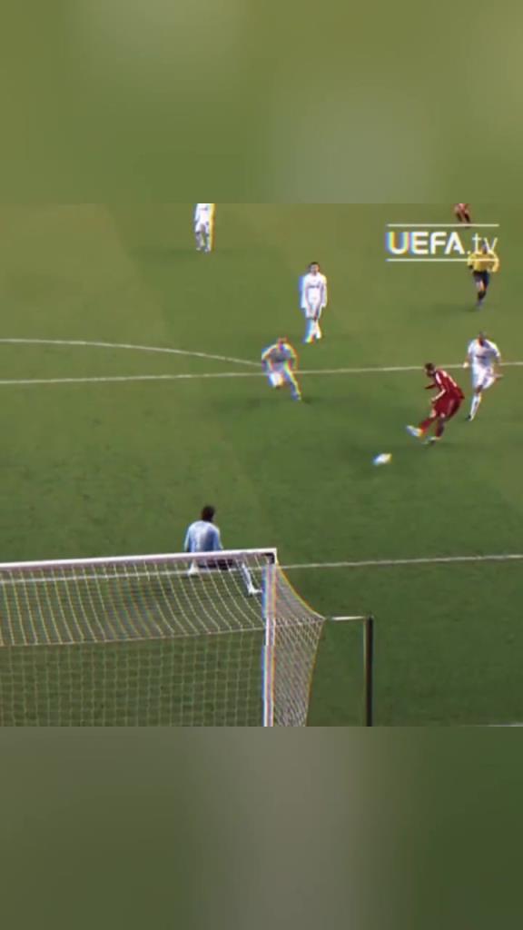 西班牙黄金一代的矛与盾对决！托雷斯戏耍过人被卡西极限扑出！