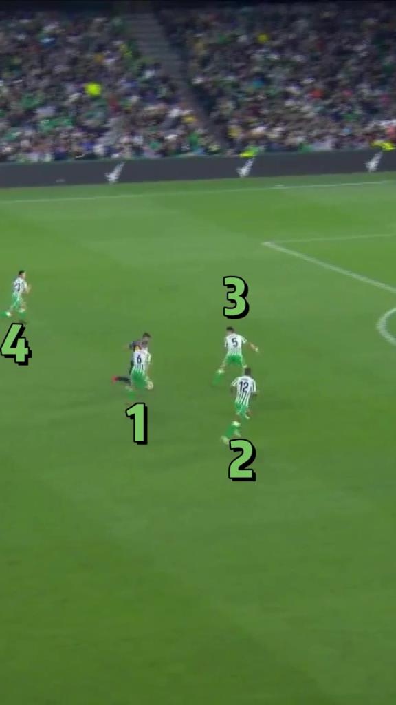 1V4很难吗？苏牙：你们一起上吧！我也不怕！