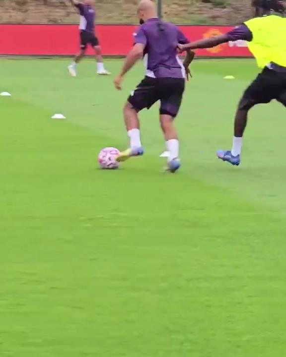 姆贝乌真是活力十足！马兹拉维恢复训练，不过还不能出场