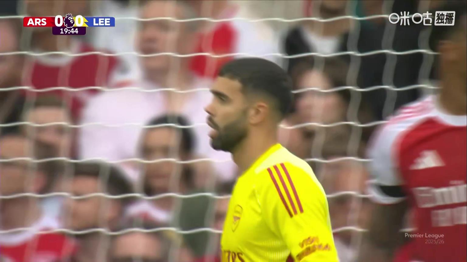 反应是真快啊！斯特鲁伊克近距离头球攻门，拉亚神扑化险！