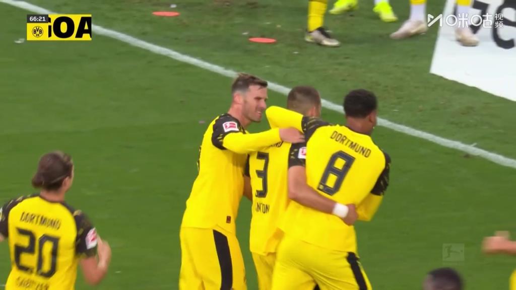 带刀侍卫！中卫安东禁区内打门得手！多特2-1再次领先圣保利！