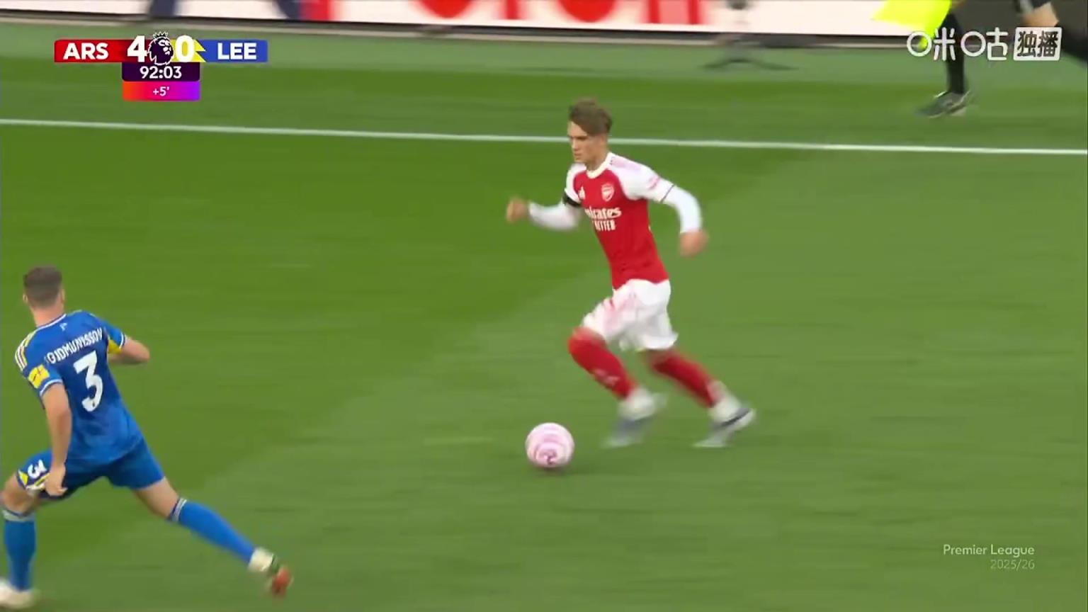 阿森纳5-0领先利兹联！15岁道曼造点，约克雷斯点射破门