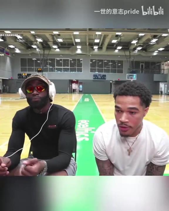 你的呢？杰伦布朗最喜欢的五位球员：科比詹姆斯库里艾弗森麦迪！