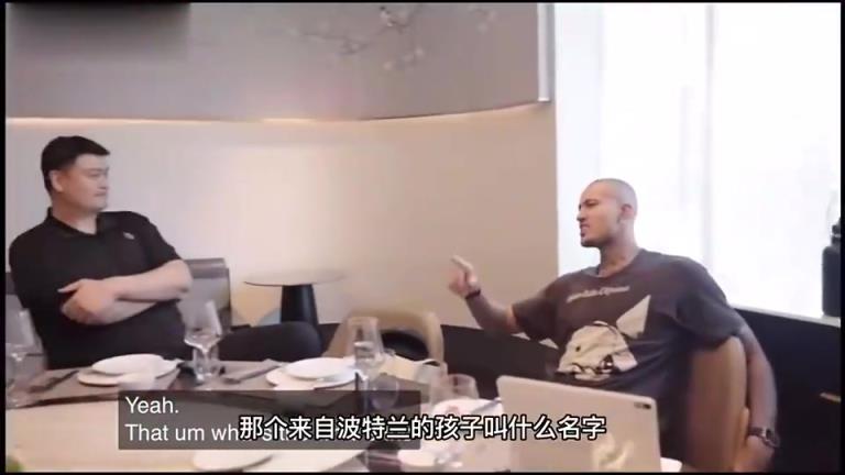 姚明宴请库兹马时大力介绍杨瀚森：他很聪明天赋上佳，传球&视野很棒