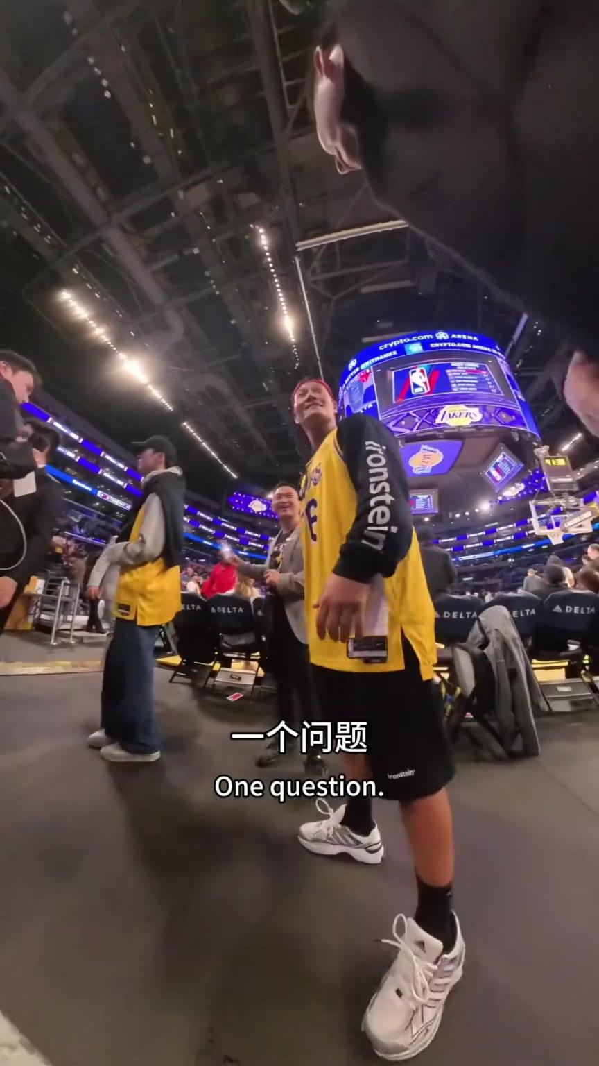 金钟国主动爆料结婚！博主：与儿时偶像金钟国在湖人主场对话了！