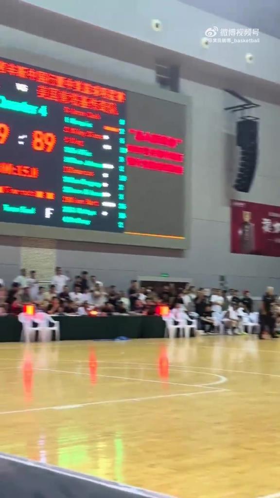 给机会不中用啊！张文逸绝杀出手走步，杜锋无奈摸头苦笑！