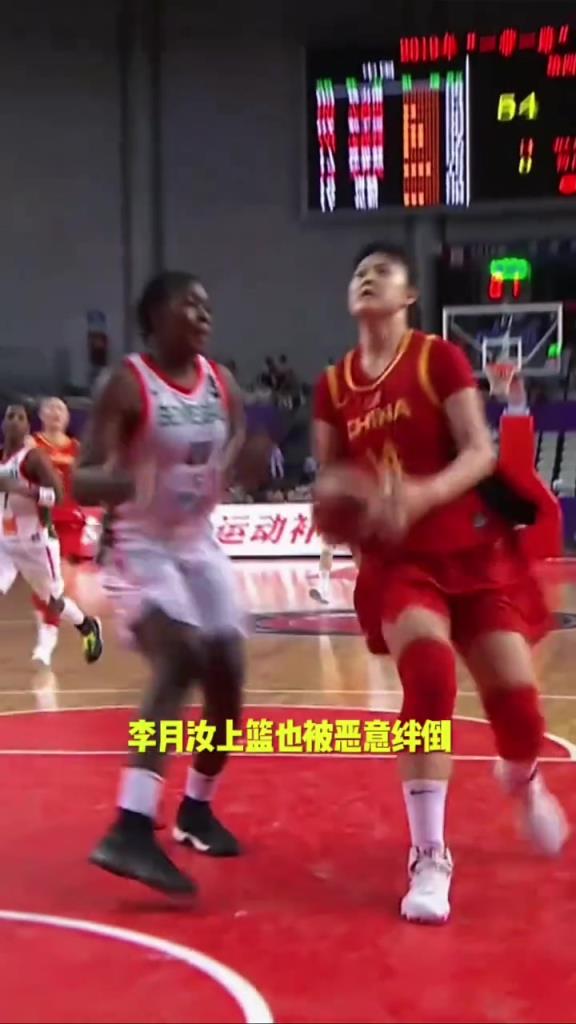 李月汝霸气回应老外，我们中国女篮不惹事也不怕事