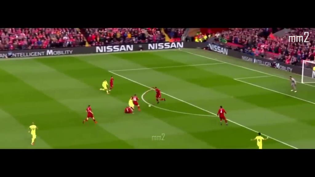 梅西感到很懵！名场面：梅西突破到底，罗伯逊按了一把梅西的头！