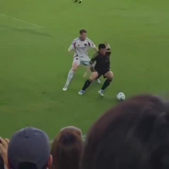 降维打击！现场实拍：孙兴慜展现丝滑摆脱让球迷沸腾！