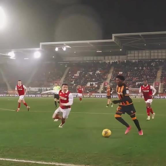 这是艺术！你不看足球，你就不会懂这粒进球有多漂亮！