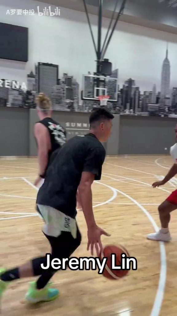 在热门球场训练！刚过完37岁生日的林书豪备战新赛季！