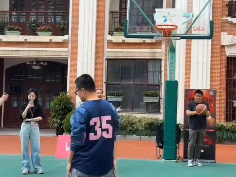 静雨立棍单打罗斯！