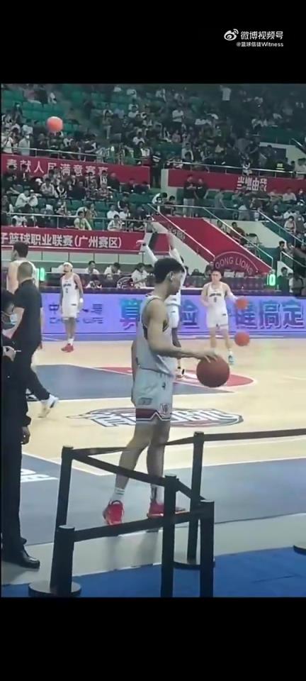 不愧中国小卡！崔永熙此前在CBA不经意间展示了单手抓球！