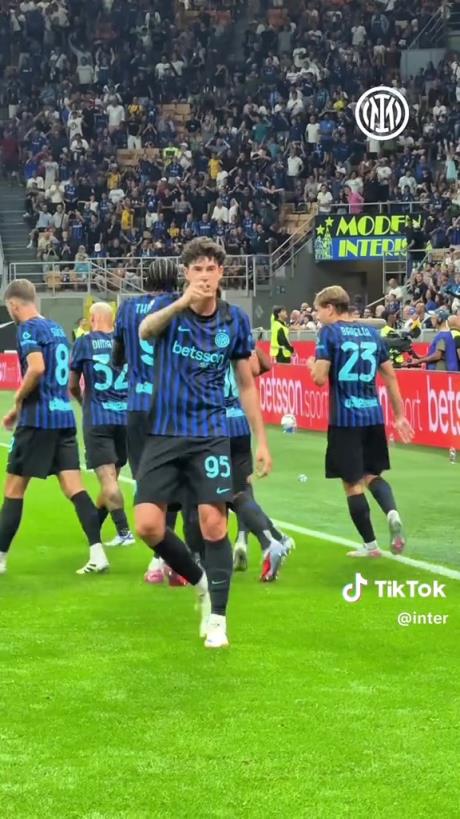 身临其境！国米官推实拍：巴斯托尼助蓝黑军团打开赛季进球账户