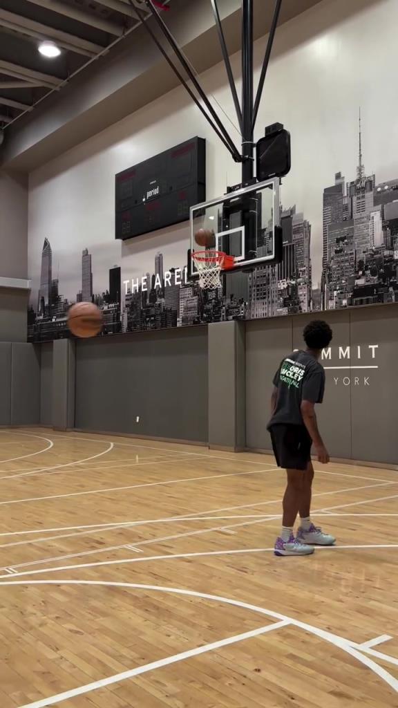 休赛期继续精进！杰伦-布朗休赛期苦练翻身跳投技术