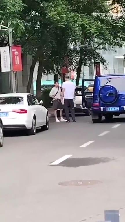 这下金金真去上海了！球迷此前拍到张镇麟与赵继伟依依不舍地拥抱