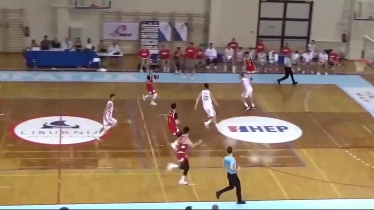 个人能力确实强！张镇麟此前热身赛面对克罗地亚，表现十分惊艳！